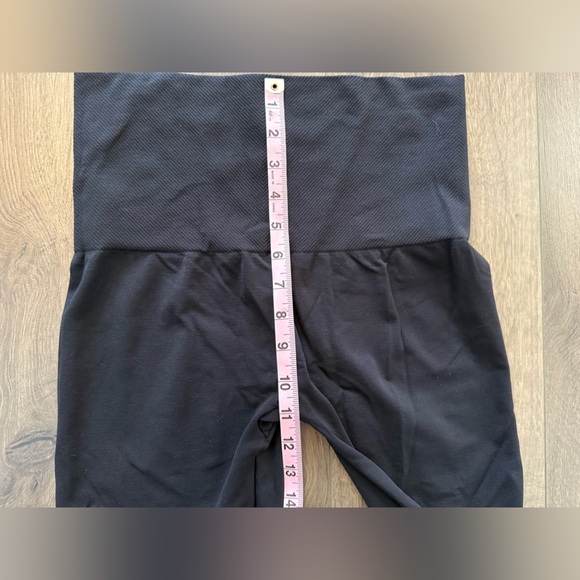 Assets by Spanx Black Leggings Size XL - Picture 4 of 7
